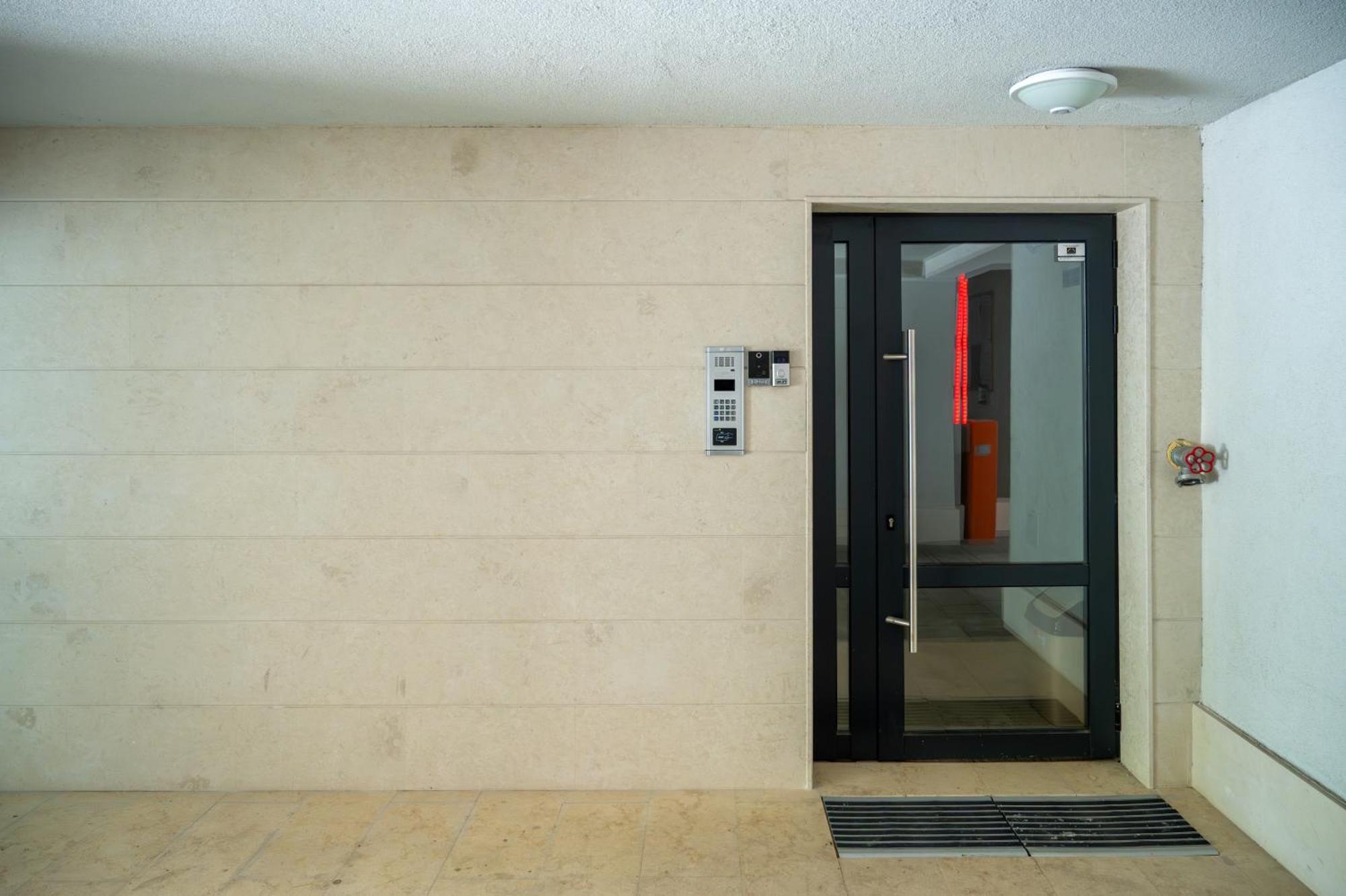 Bright Studio In The City Center Sofía Exterior foto
