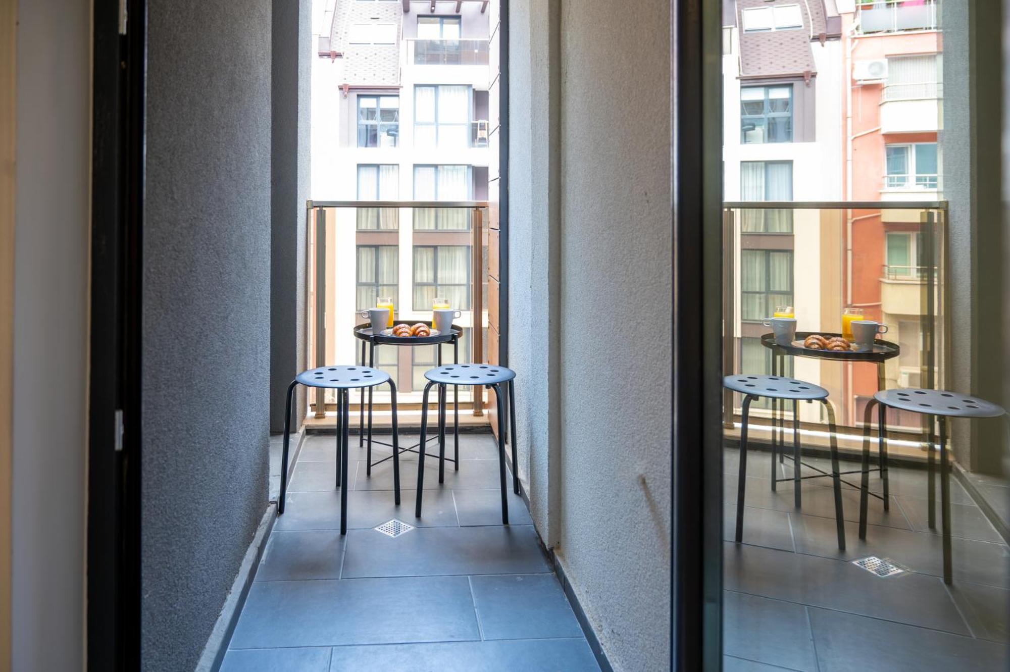 Bright Studio In The City Center Sofía Exterior foto